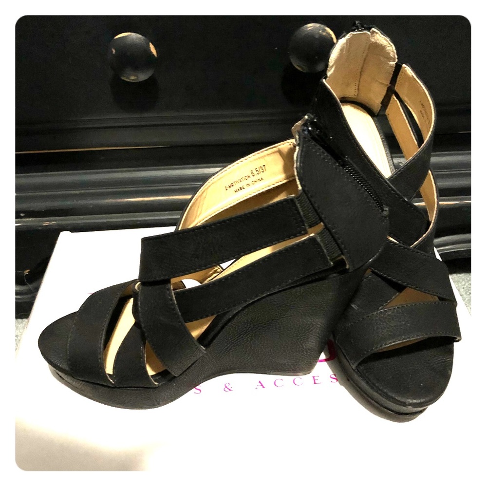 Chinese Laundry Wedges